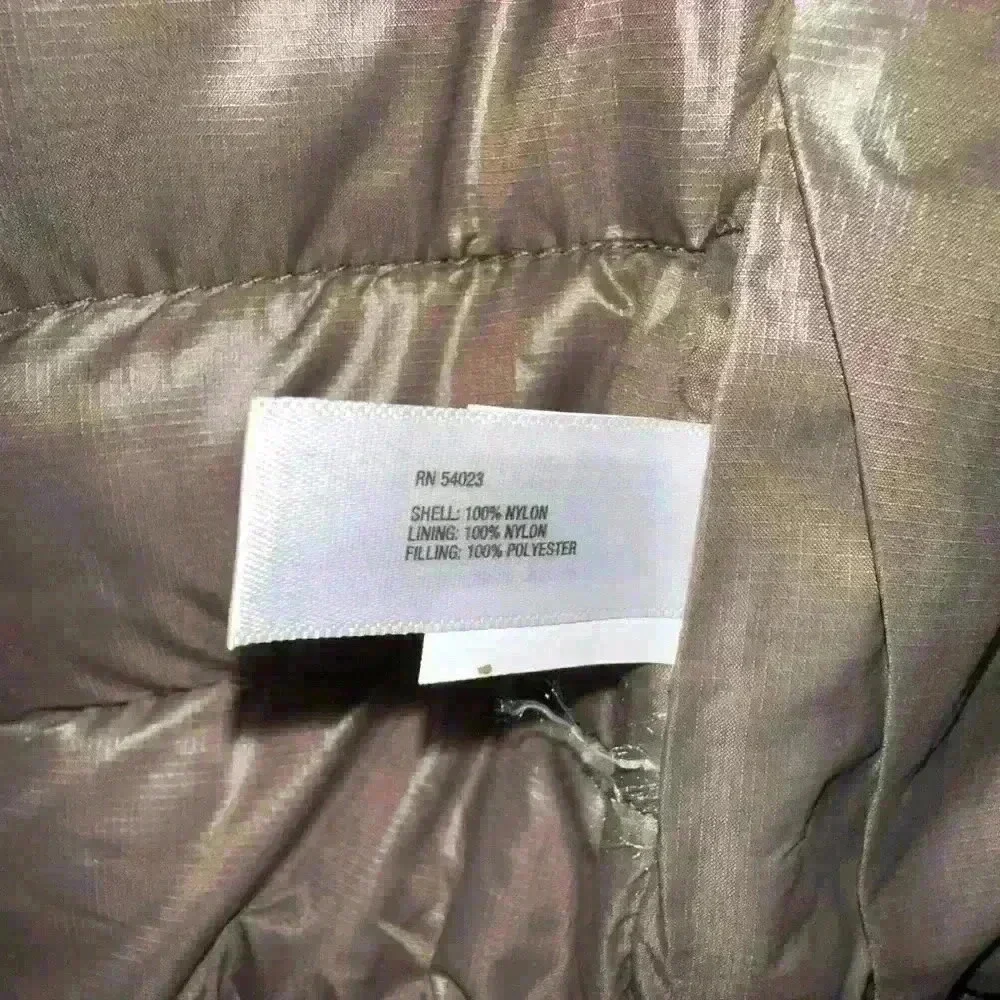 Gap Puffy vest small